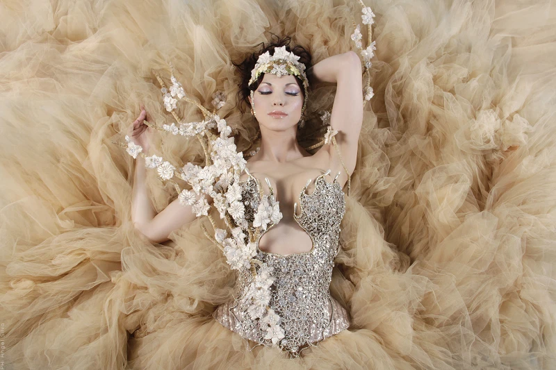 Descubre el Mundo de la Moda a Través de los Ojos de una Artista Multidimensional: Entrevista Exclusiva con Loreley Portas